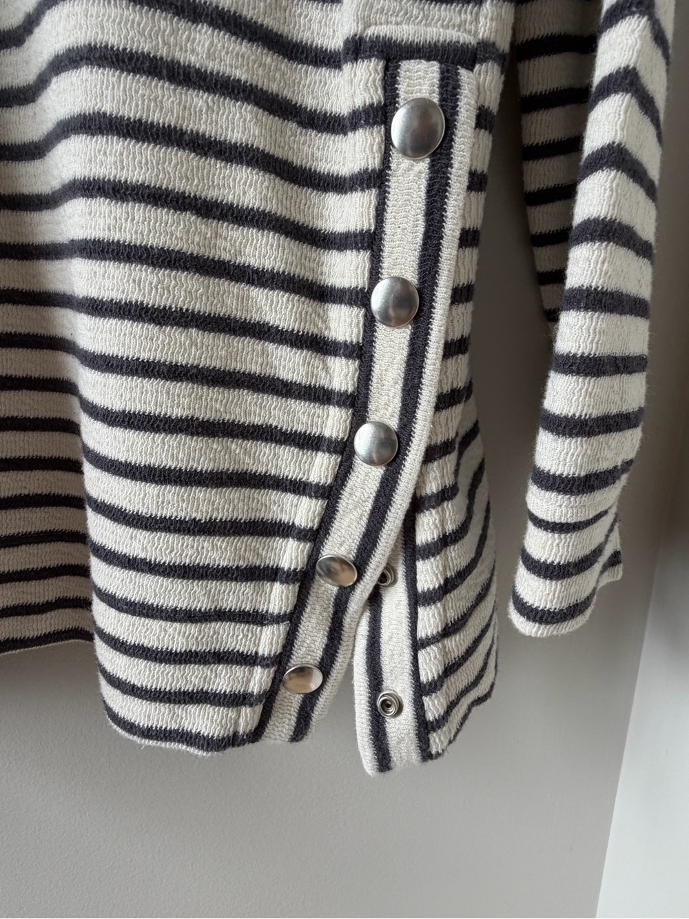 Lou & Grey | Striped Button Side Pullover | Gray Cream | M - Picture 6 of 9